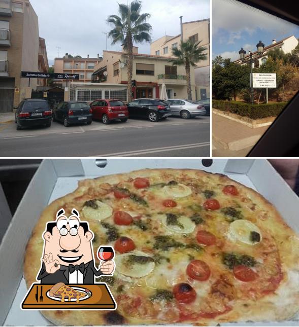 At Restaurante Pizzeria Piccolina, you can taste pizza