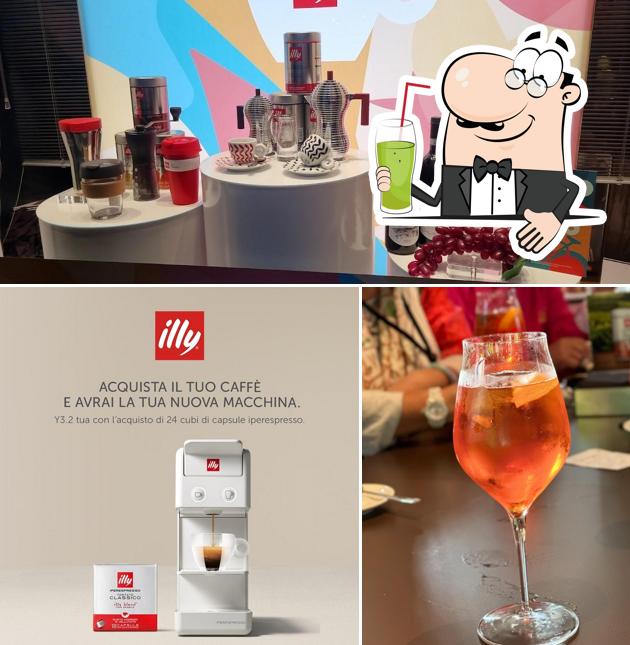 Goditi qualcosa da bere a illy Shop