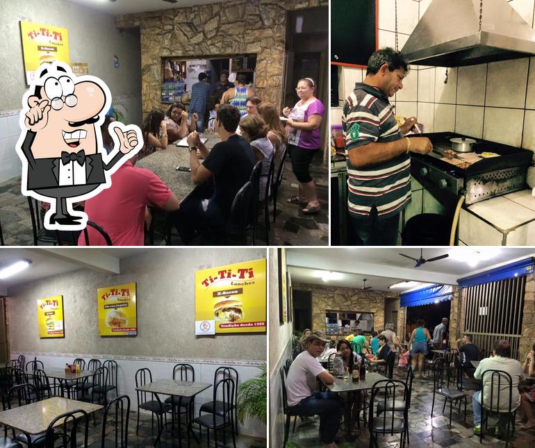 O interior do Tititi Lanches