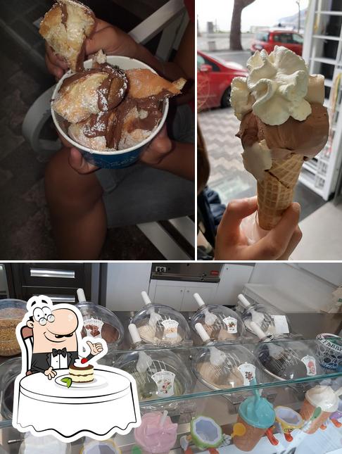 Gelateria Mago Del Gelo Yogurteria Grafferia BUBBLE TEA propose une variété de plats sucrés