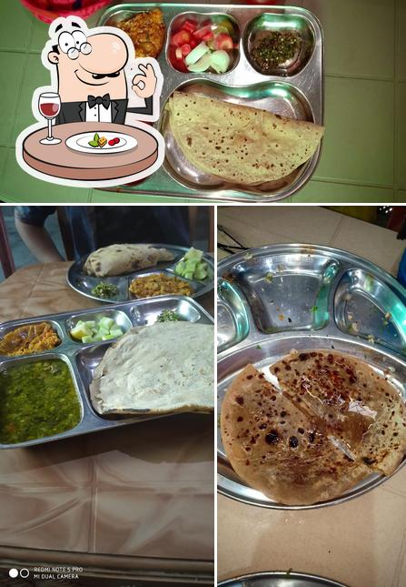 Food at Rukmini Vallabh Zhunka Bhakar