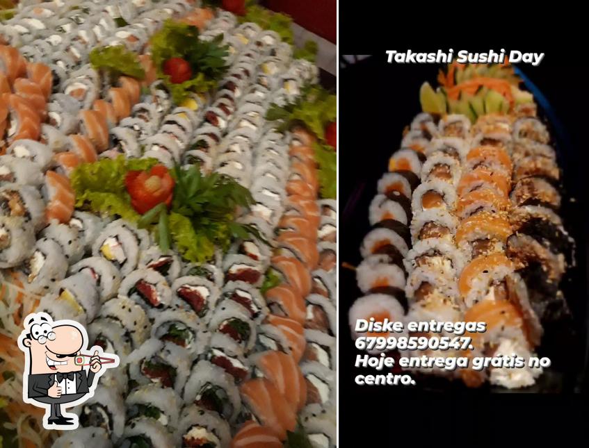 Rolos de sushi são disponibilizados no Takashi Sushi Day Delivery