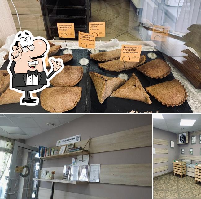 Это фото, где изображены внутреннее оформление и еда в Пекарня "Живой край"