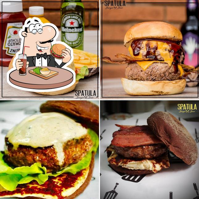 Delicie-se com um hambúrguer no Spatula Burger e Beer