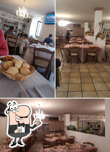 Questa è la foto che presenta la interni e tavolo da pranzo di Trattoria al Toscano