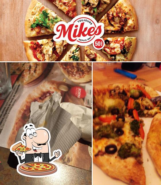 Prenez des pizzas à Toujours Mikes