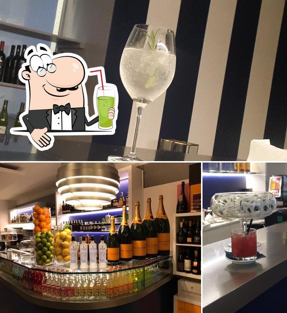 Goditi un drink a Bar Bistrot Riviera Cafe'