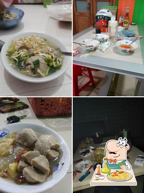 Еда в "Baso & Mie Ayam Pak Ateng"
