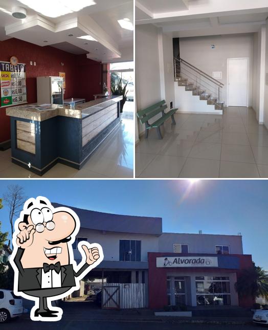 Entre diferentes coisas, interior e exterior podem ser encontrados a Hotel e Restaurante Alvorada