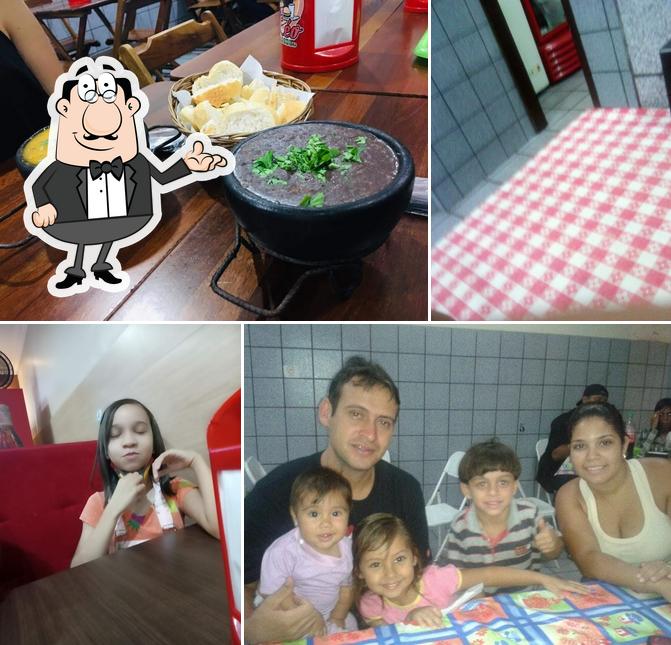 O interior do Leo Lanches