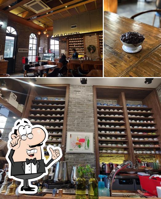 Check out how 카페 클레오파트라 (cafe de cleopatra) looks inside