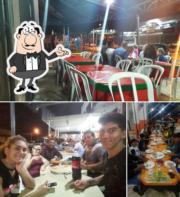 O interior do Pizzaria independência