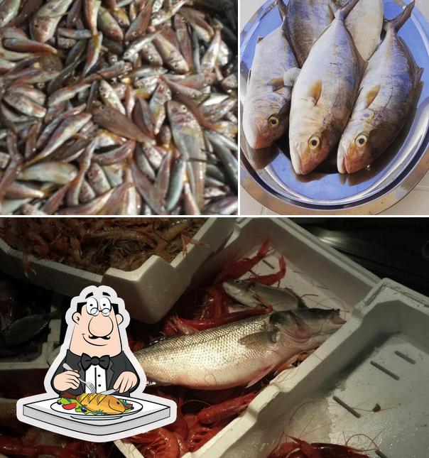 Al Povero Pesce serve un menu per gli amanti dei piatti di mare