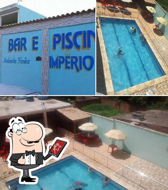 Veja imagens do exterior do Bar E Piscina