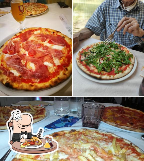 Prenditi una pizza a Pizzeria Luna Rossa 2