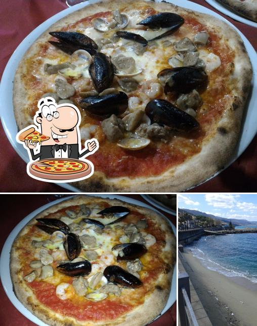 Prova una pizza a Moby Dick Ristorante - Pizzeria con forno a legna