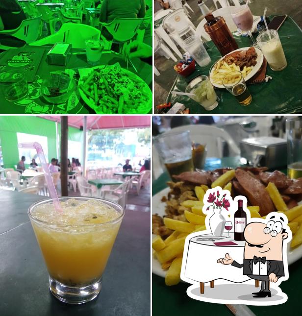 Entre diferentes coisas, mesa de jantar e comida podem ser encontrados no Gauchão Lanches e Bebidas