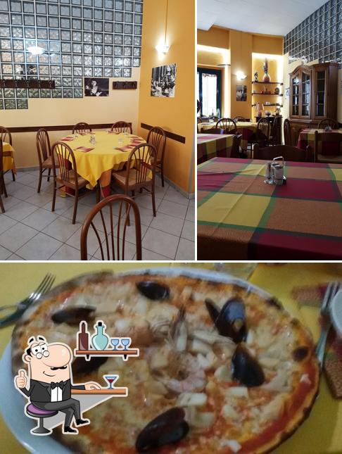 Voici la photo indiquant la intérieur et pizza sur La Vita è Bella