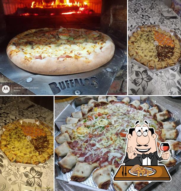 Escolha pizza no Buffalos Pizzaria