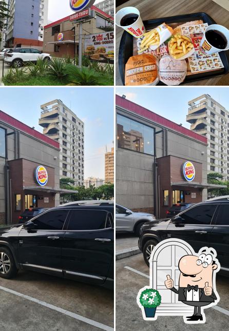 Desfrute da vista do exterior Burger King | Drive Thru