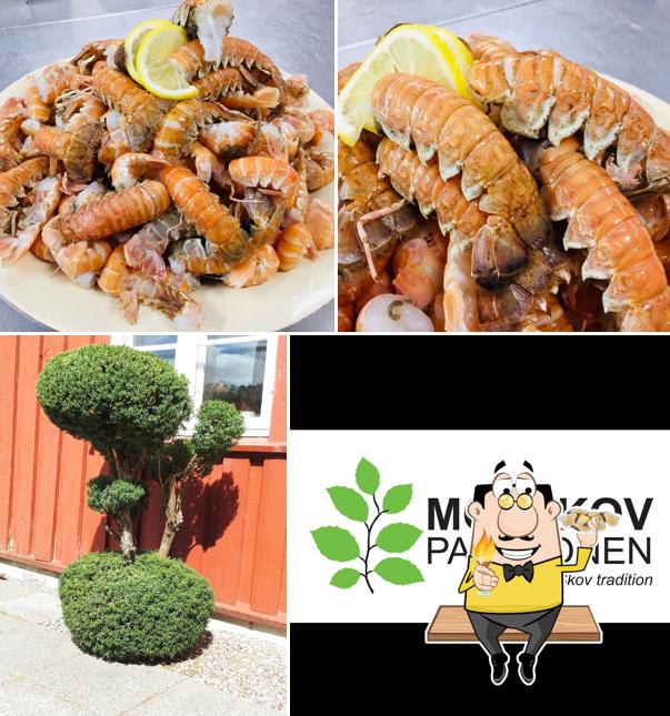 Try out seafood at Mosskovpavillonen