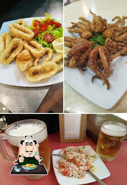 Observa las imágenes que hay de comida y cerveza en Cafetería La Tacita