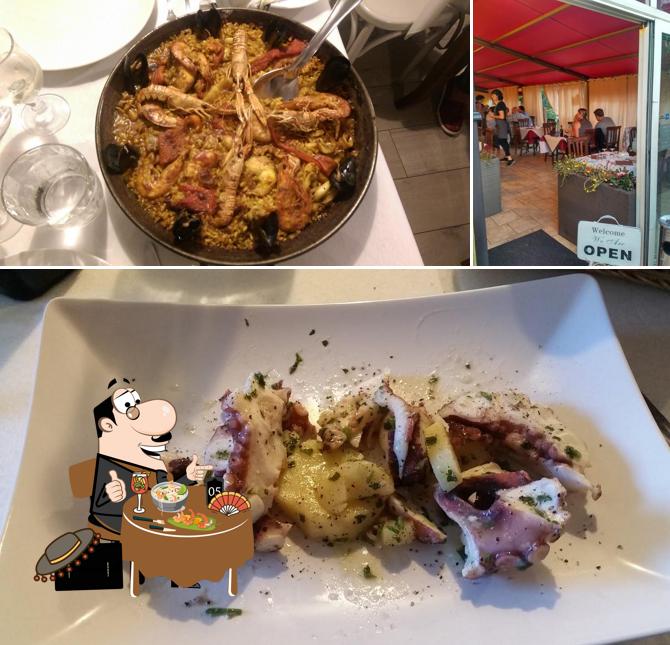 La foto della cibo e tavolo da pranzo di Ristorante Da Ismaele - Specialità Paella di Pesce