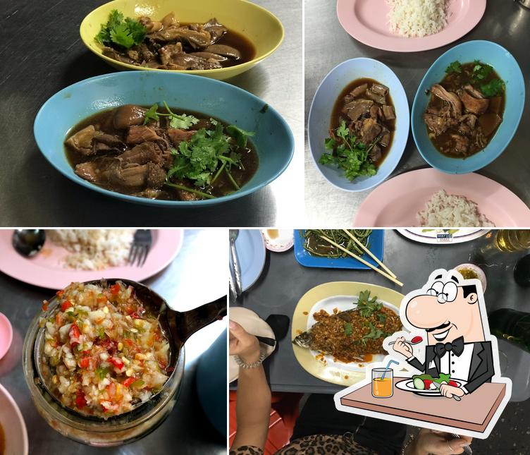 Meals at Kha Mu Charoensang Silom