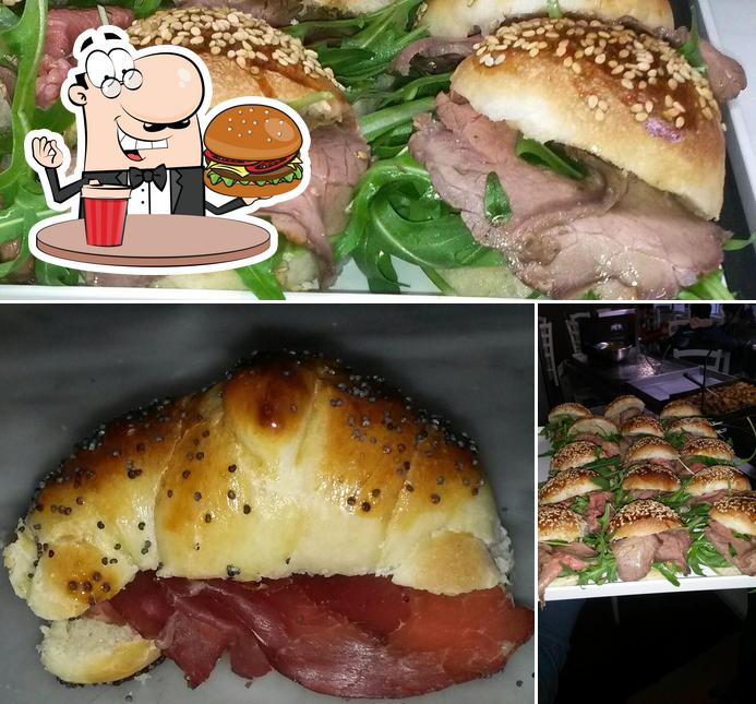 Ordina un hamburger a Savoca Polleria & Pizzeria Blanco - Via D'Annunzio