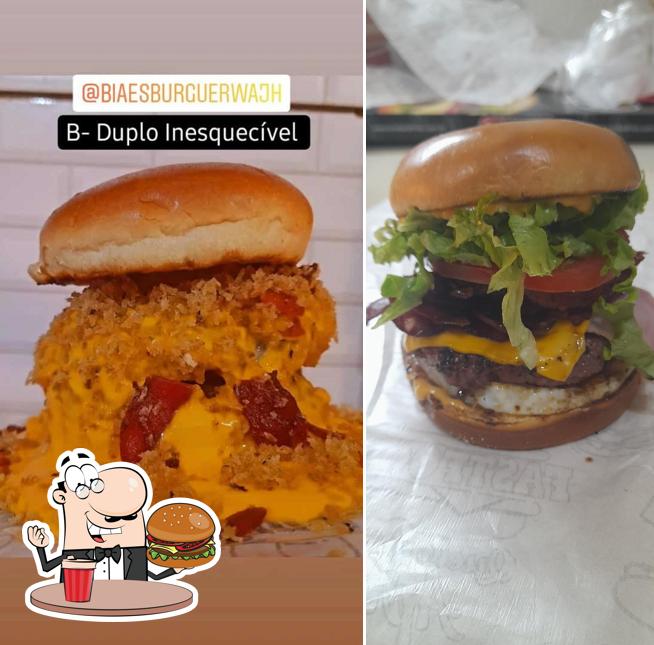 Delicie-se com um hambúrguer no Biaes Burguer Wajh