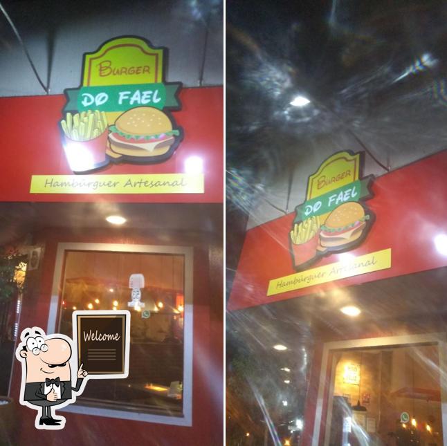 Look at the image of Burger do Fael