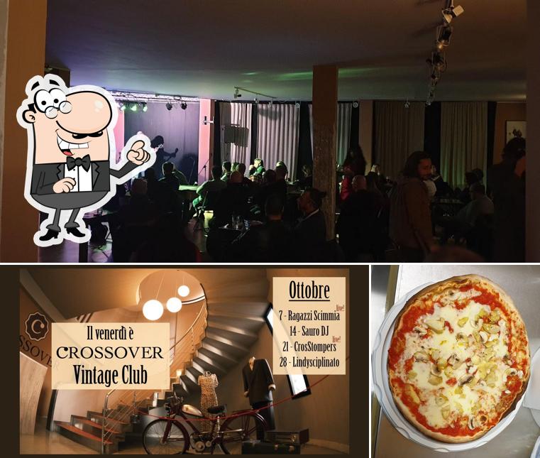 Dai un’occhiata alla foto che raffigura la esterno e pizza di Crossover Ballroom