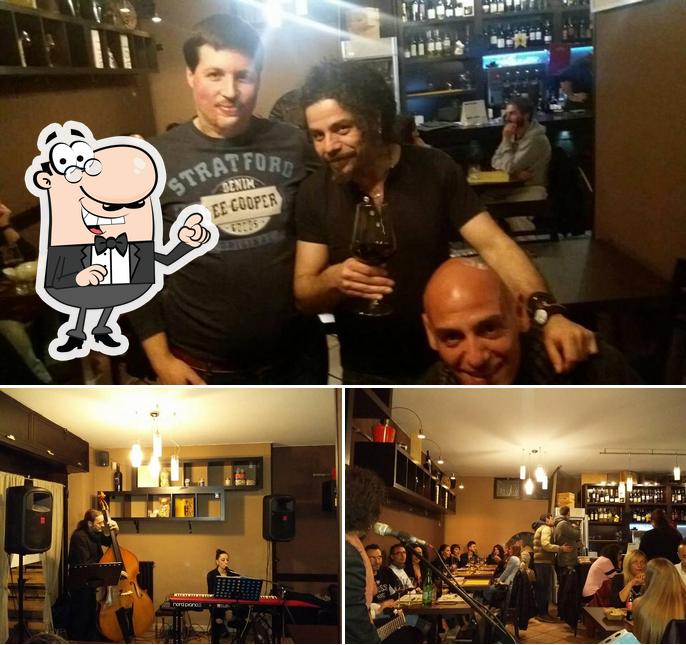 La foto della interni e bancone da bar di Siremeu Winecult