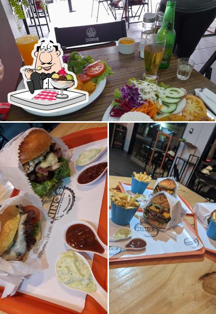 Nino's Smash Burger 1 hamburgueria Porto Seguro BA serve uma seleção de sobremesas