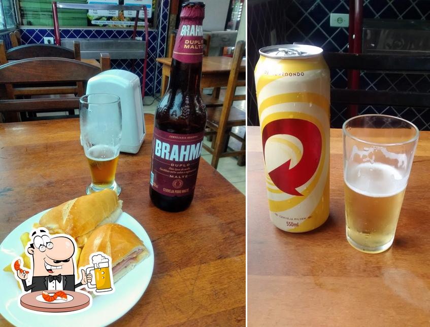 Peça um copo de cerveja leve ou escura