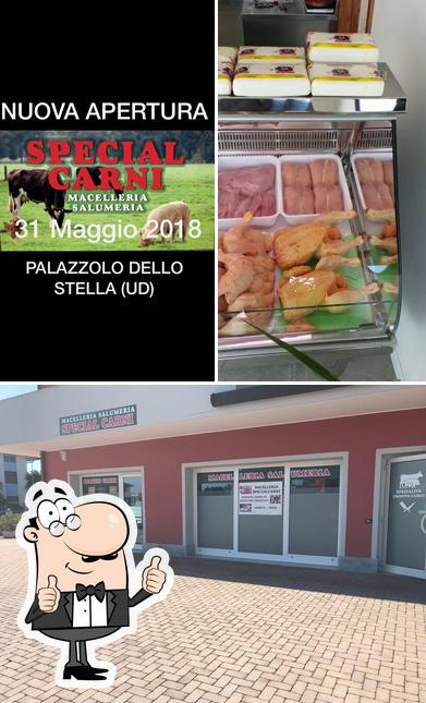 Guarda la foto di Macelleria special carni