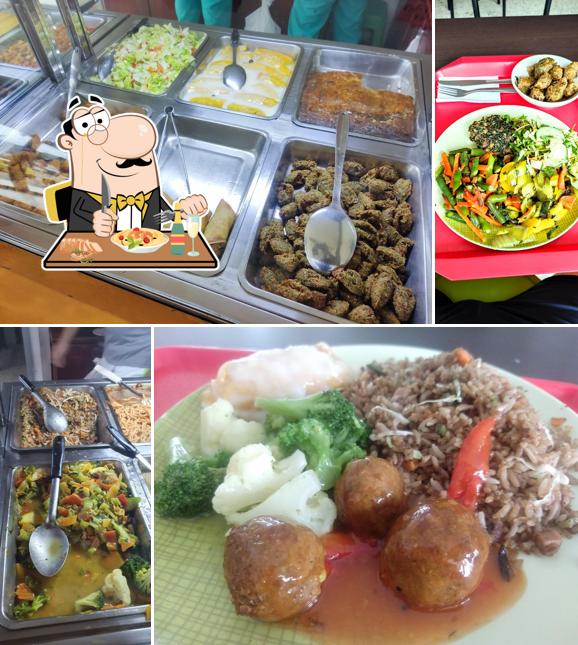 Еда в "Restaurante Kuan Shin Yin"