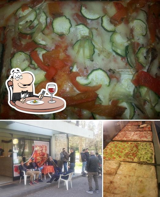 La foto della cibo e interni di Mario Pizza