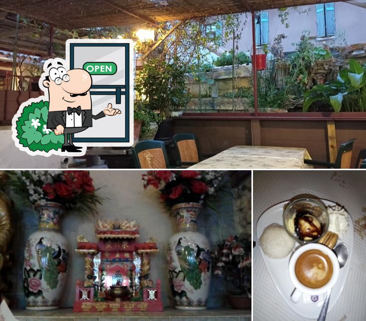 Among various things one can find exterior and beverage at Restaurant Le Pékin