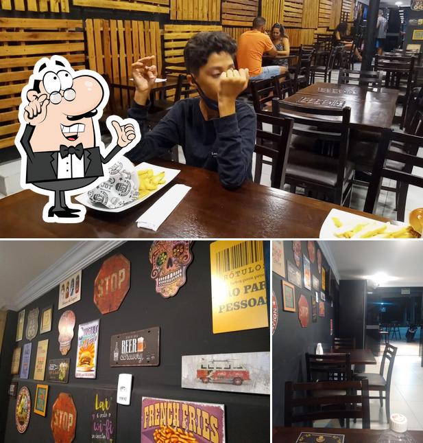 O interior do Joy Burger and Beer