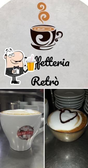 Goditi un drink a Caffetteria Retrò