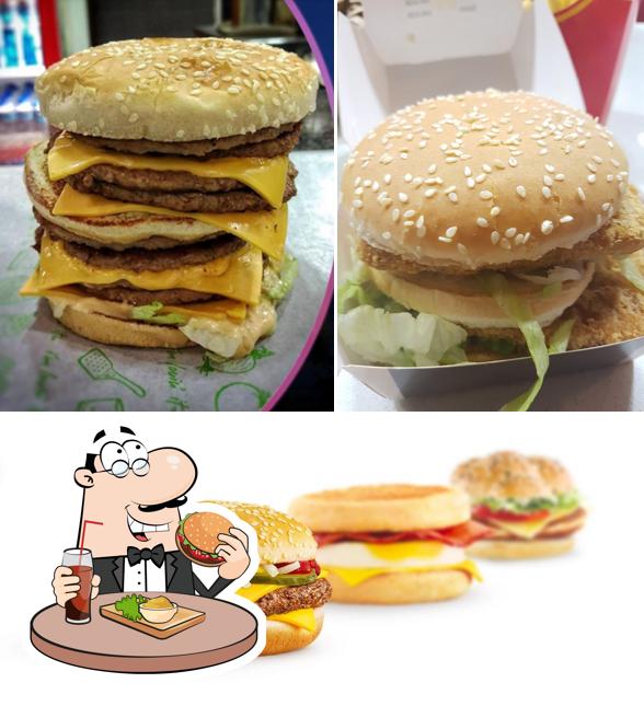 Prueba una hamburguesa en McDonald's Penrith