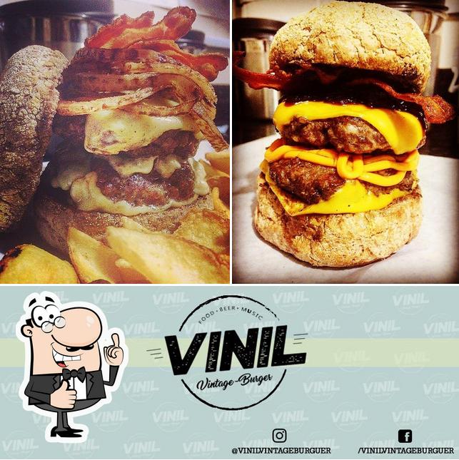 Look at this photo of VINIL Vintage Burguer