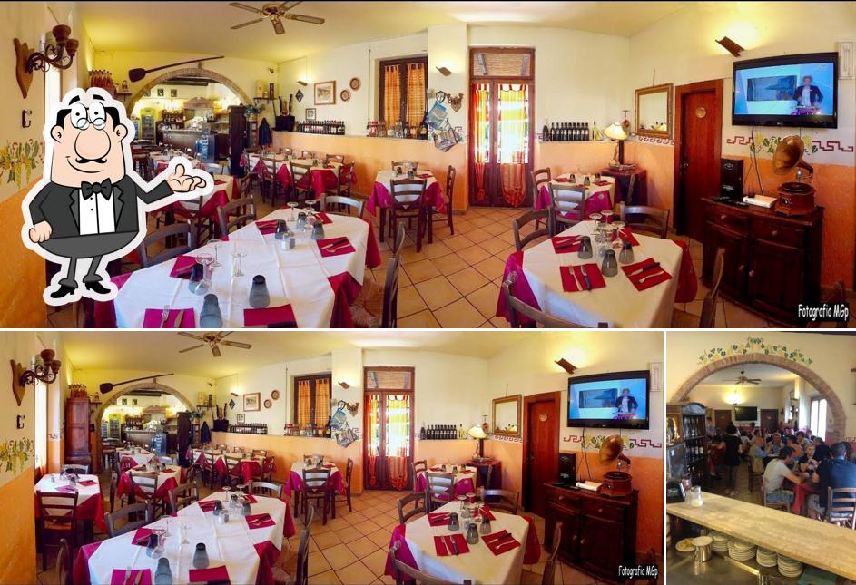 L'intérieur de Ristorante Pizzeria Osteria La Corte - Ristorante Pizzeria con dehor nel giardino a Castiglione della Pescaia