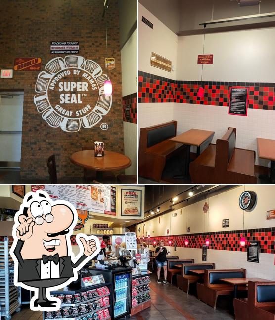 El interior de Jimmy John's