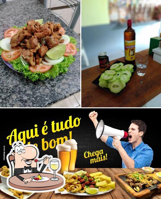 A foto do Lanchonete & Bar do Du - #Opontodeencontro’s comida e álcool