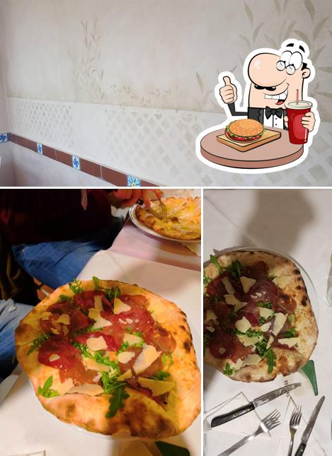 Prova un hamburger a Pizzeria Drago Verde