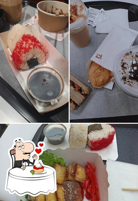 "Kitsune Cafe" представляет гостям большой выбор десертов