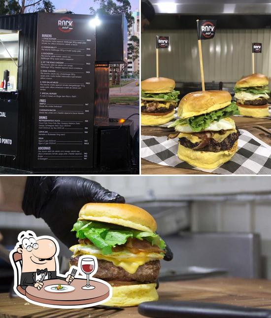 A imagem do Rock Me Burger’s comida e interior