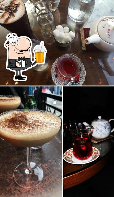 Disfrutra de tu bebida favorita en Efendi Tea and Coffee House